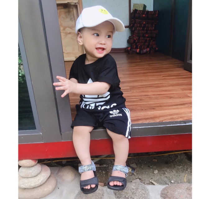 Bộ adidas kid ba lá đen bé trai