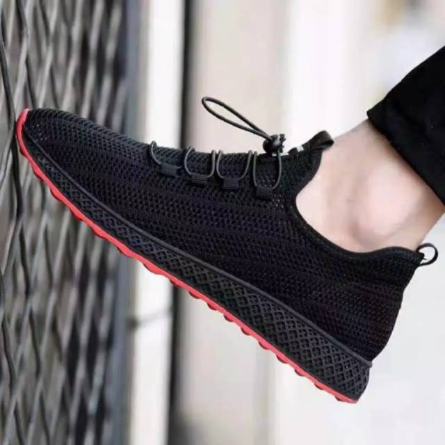 Giày Sneakers màu đỏ đen kiểu dáng trẻ trung năng động 13