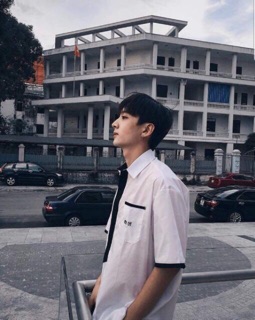 Áo sơ mi chữ hàn phối viền đen