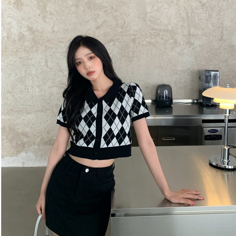 Áo Dệt Kim Tay Ngắn Dáng Ôm Kẻ Sọc Ca Rô Thiết Kế Quyến Rũ Cho Nữ