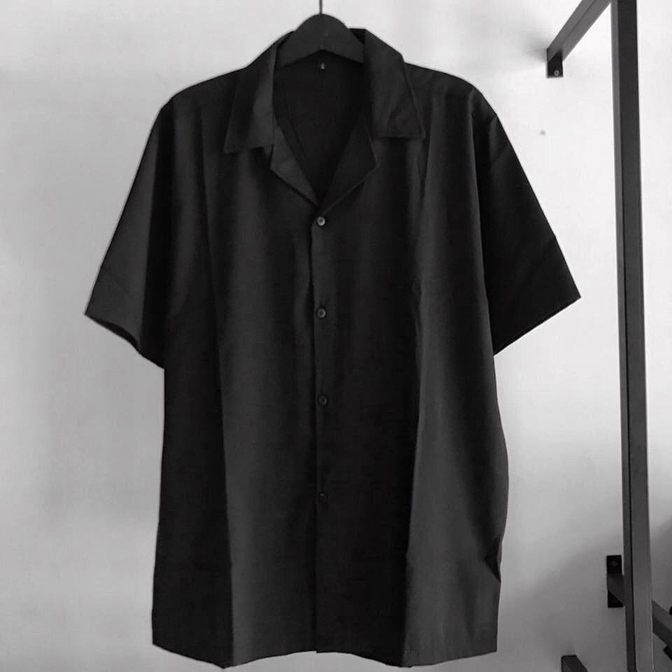 Áo sơ mi trơn trắng / đen cổ vest form rộng unisex