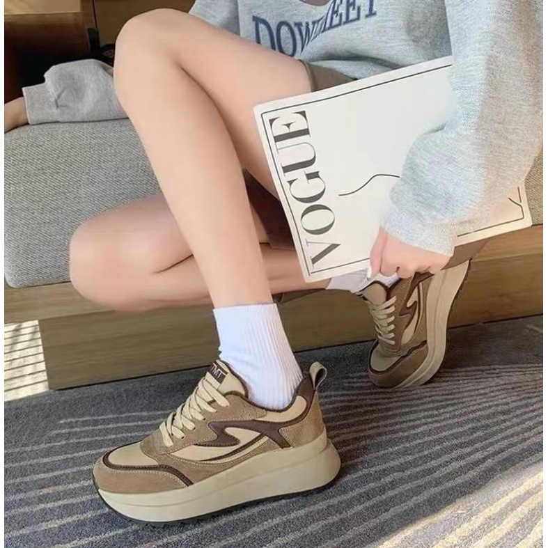 Giày Thể Thao Nữ Độn Đế Viền Nâu