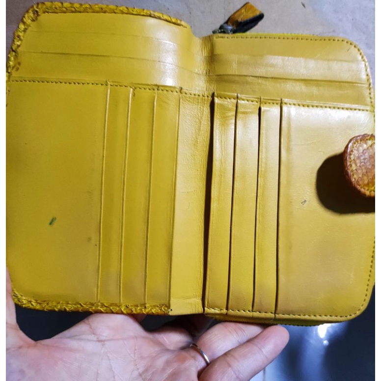 Ví cầm tay da t.r.ă.n