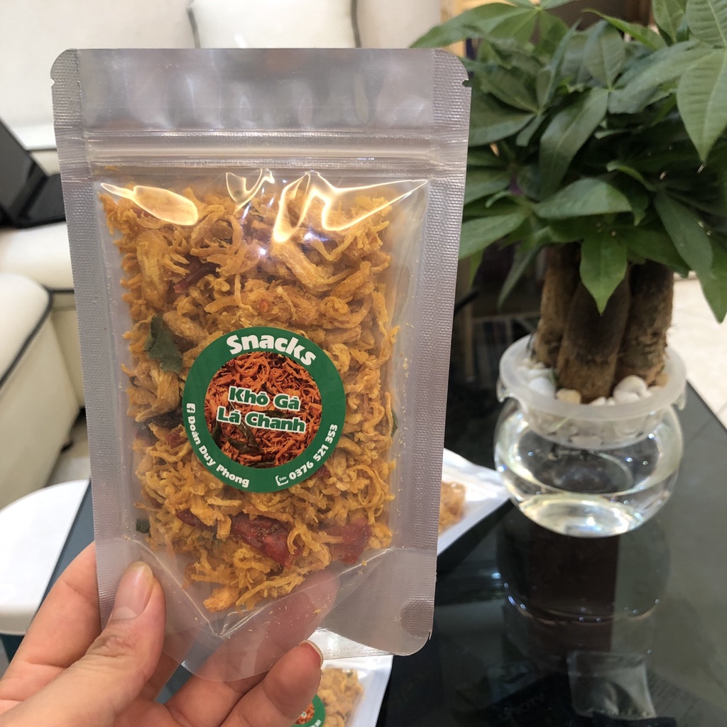 Khô gà lá chanh bơ tỏi xé cay ngon chuẩn vị Đồ ăn vặt Mr Benz ăn là mê 100gr | BigBuy360 - bigbuy360.vn
