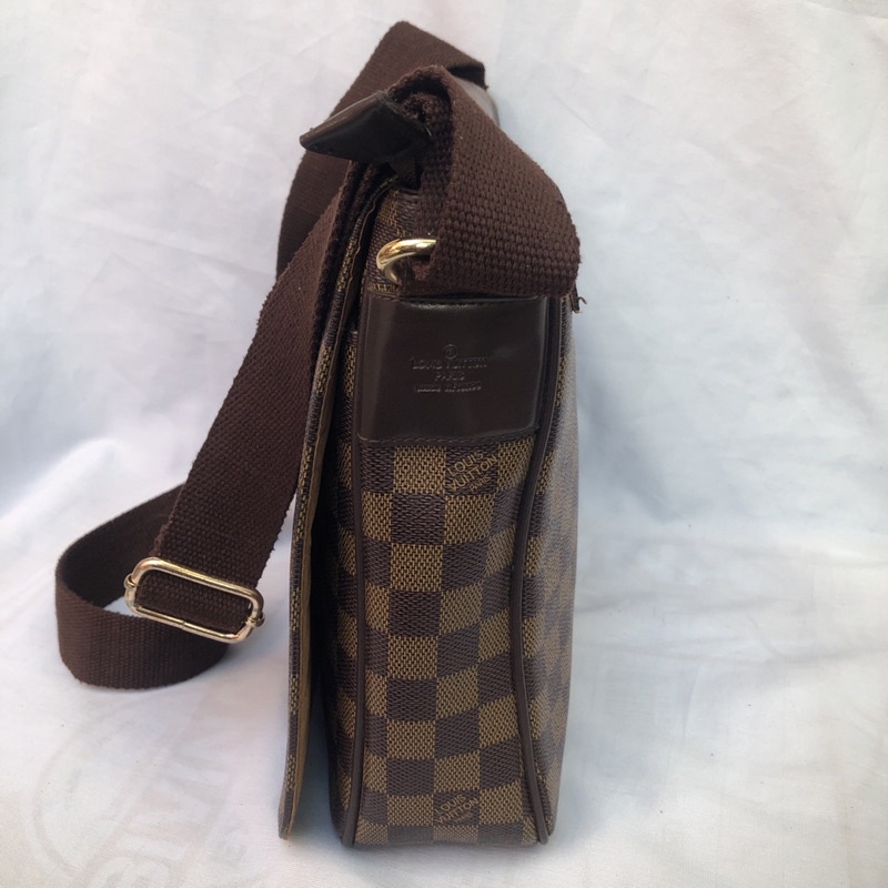 Túi chuẩn si. Túi qua sử dụng. Khách vui lòng xem hình nếu muốn biết thêm thông tin sản phẩm mời khách vô chat . Thanks.