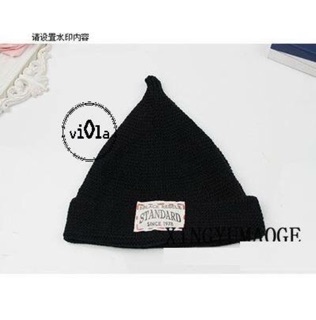 Mũ len chóp nhọn gắn tag