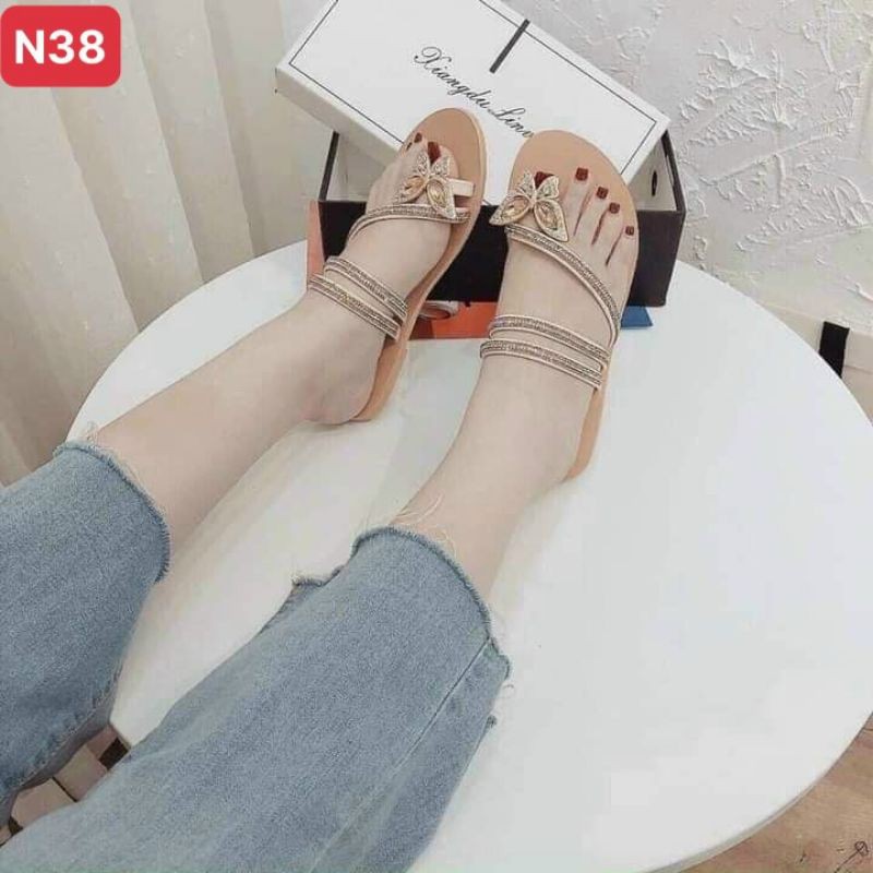 Dép xỏ ngón đá