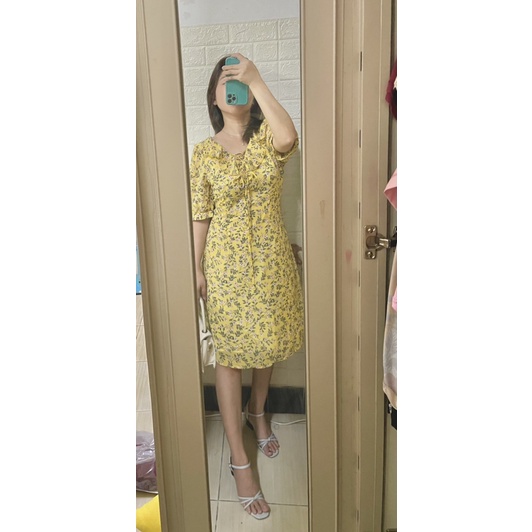 Thanh lý đầm vàng hoa nhí