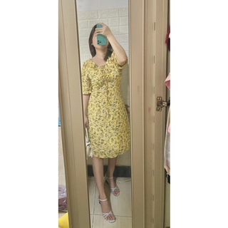 Thanh lý đầm vàng hoa nhí