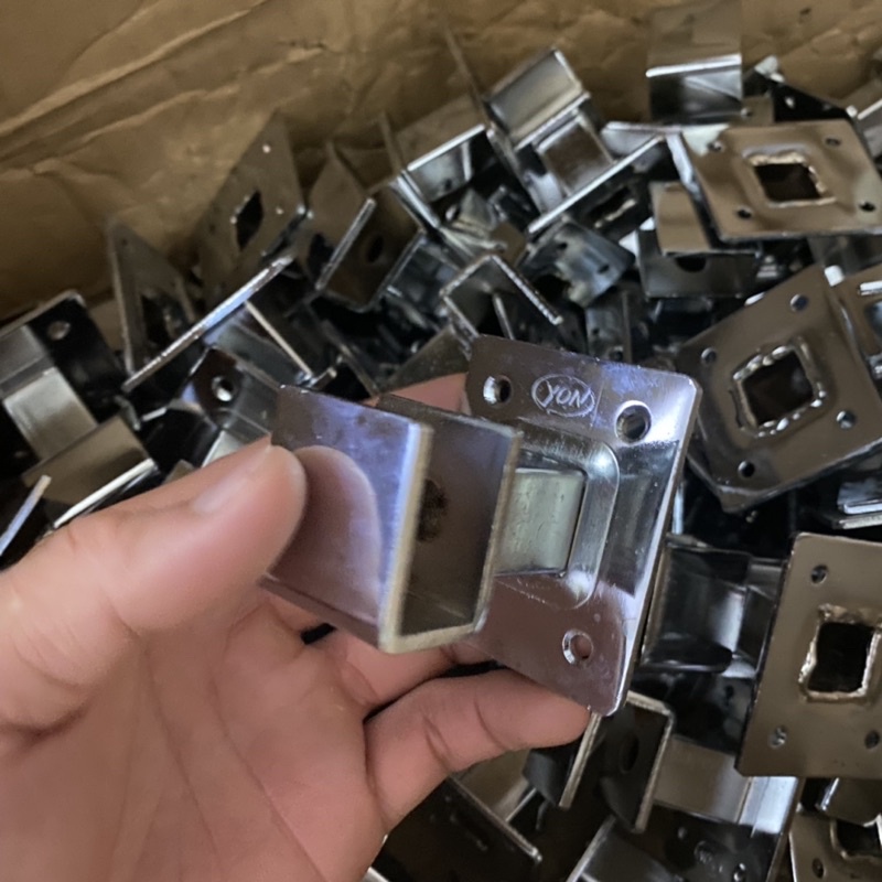 Cốc đỡ thanh treo quần áo ⚡ GIÁ SỐC ⚡ Cốc đỡ thanh inox vuông bắn tường chắc chắn
