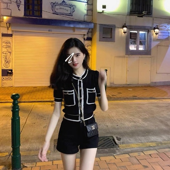 Áo croptop nữ viền đen trắng sang chảnh chất len mongtogi hai màu đen trắng hàng Quảng Châu