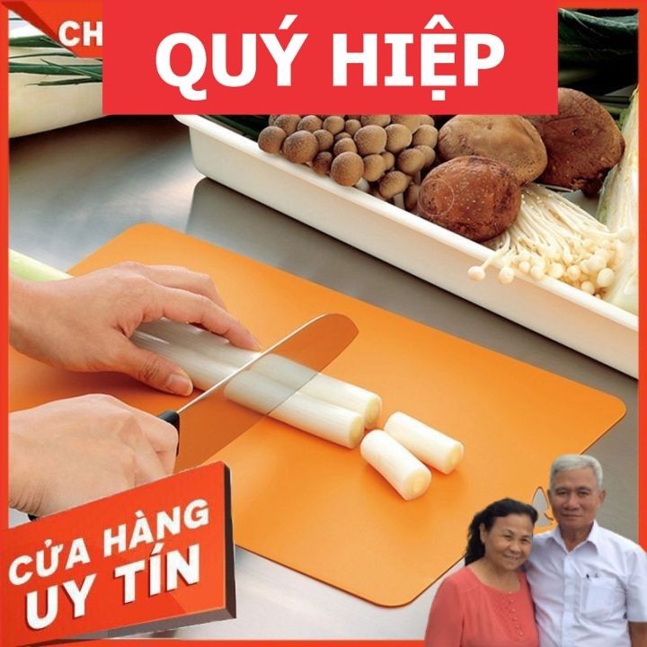 Thớt nhựa INOMATA chất liệu nhựa PP dẻo an toàn có thể cuộn lại, dễ dàng vệ sinh