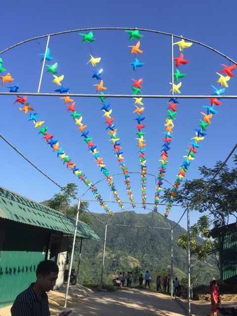 Chong chóng nhựa treo dây