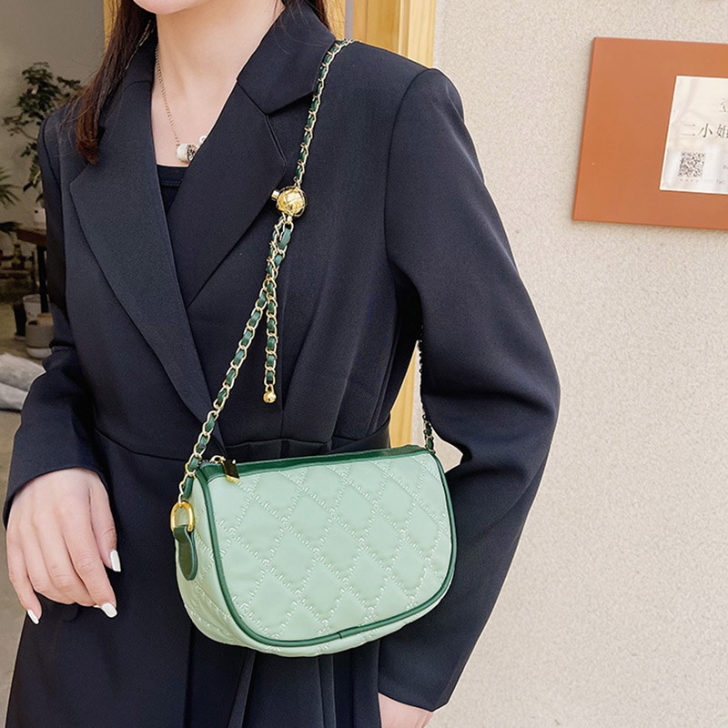 Túi đeo chéo IELGY họa tiết hình thoi phối dây xích dễ phối đồ thời trang dành cho nữ