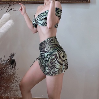 Set bikini 3 món thiết kế áo trễ vai độc đáo