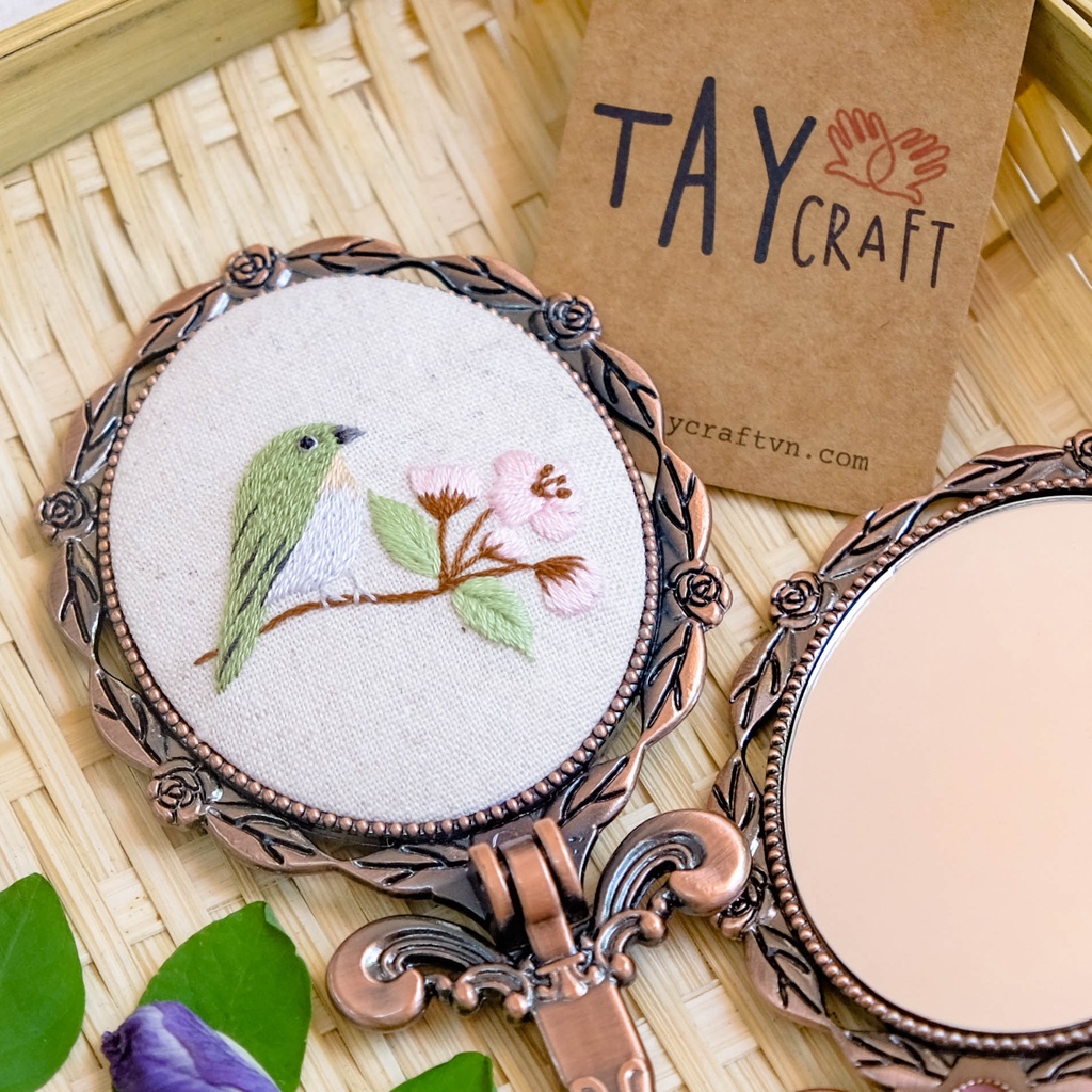 Gương thêu tay kiểu dáng cổ điển, gương trang điểm cầm tay handmade