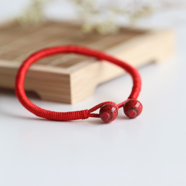 Vòng Tay Gốm Chỉ Đỏ Phối Gốm May Mắn