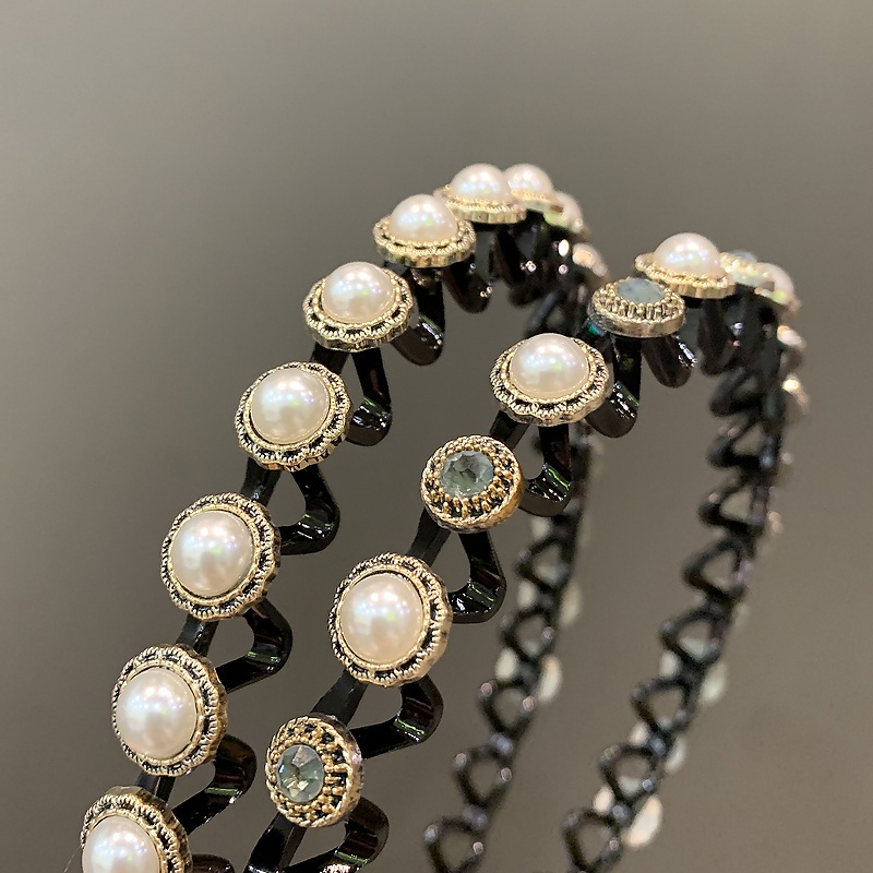 Cài tóc rửa mặt thiết kế gợn sóng đính ngọc trai