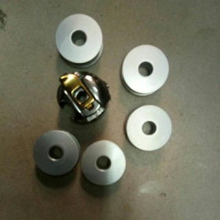 Suốt Chỉ 10 Cái Và Quả Đào ( Thuyền )