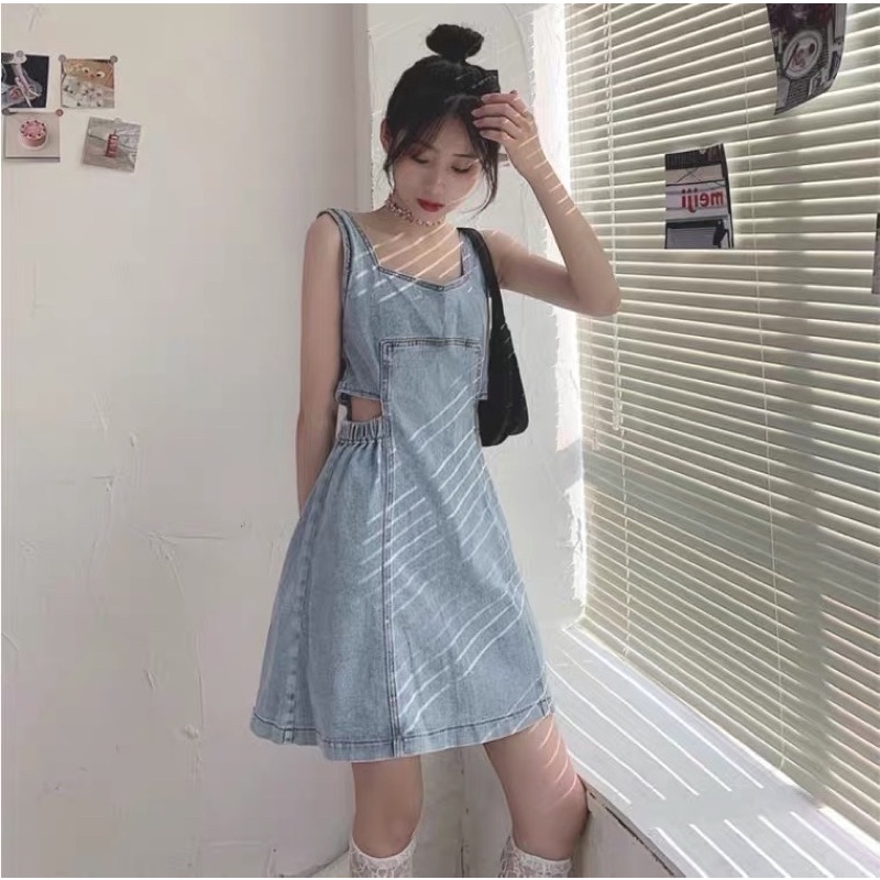 SẴN SIZE S) SALE OFF Váy 2 dây bò jean denim bản to khoét eo xinh