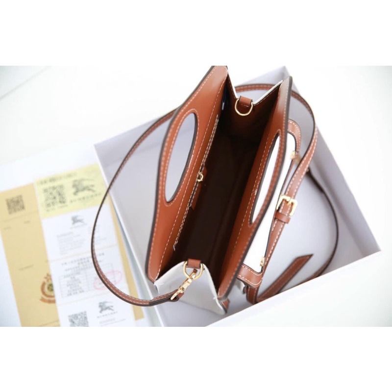 Túi xách Burberry pocket Ngọc Trinh hot hit Super