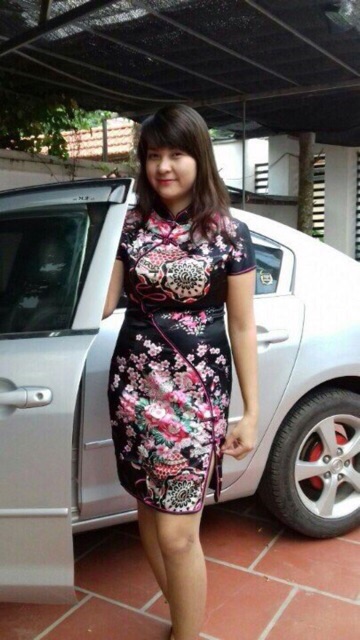 Sườn xám xẻ đùi