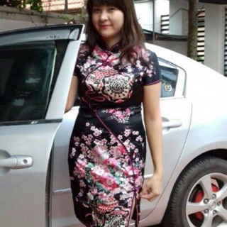 Sườn xám xẻ đùi