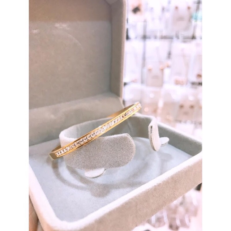 Vòng titan 1 hàng đá nửa vòng cam kết khôn đen không gỉ VD472