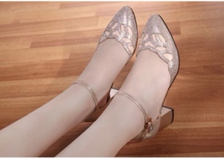 Giầy bít mũi đính cườm gót cao 5cm