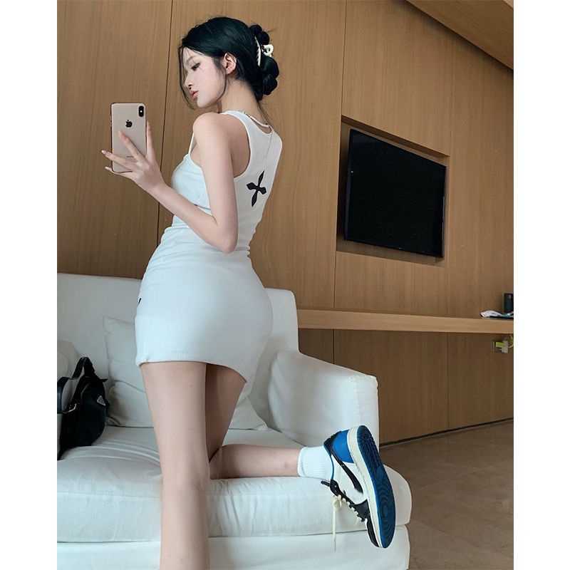 Sexy hot girls show figure, casual cross, tight chest dress, sleeveless vest, hip short skirt