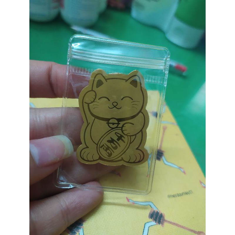 Mèo may mắn dán lưng điện thoại ( mạ vàng ) | BigBuy360 - bigbuy360.vn