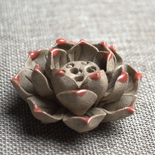 Lư hương bằng gốm hình hoa sen
