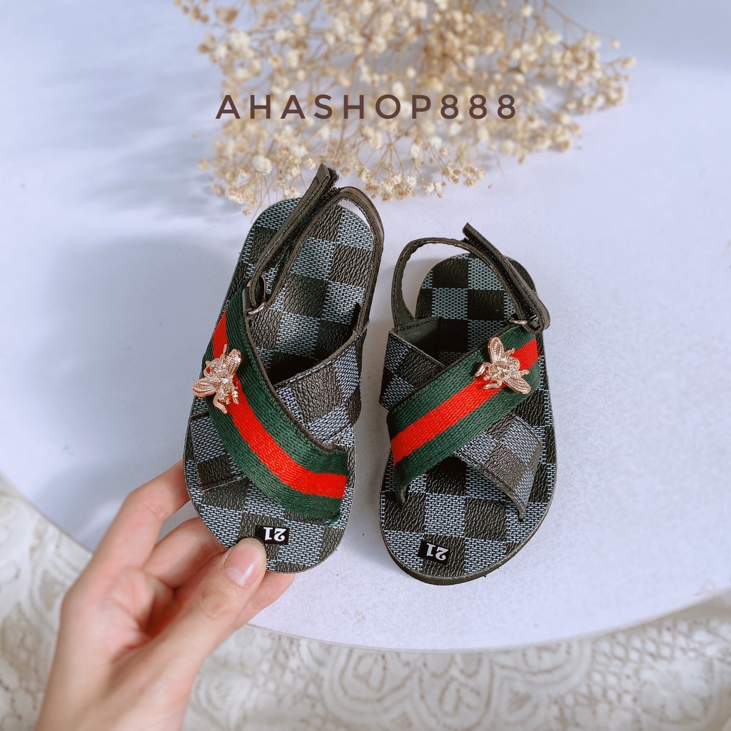 Dép Sandal Siêu Nhẹ Kẻ Ô Đen Đính Ong Vàng Cho Bé Trai 1-4 Tuổi K138