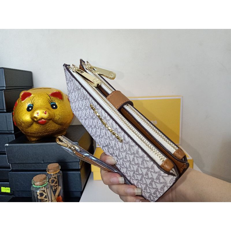 Ví cầm tay MK da xước