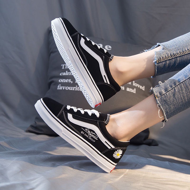 Giày Thể Thao Nữ Basic Chất Liệu Da Mềm Thời Trang BLUEWIND 68837