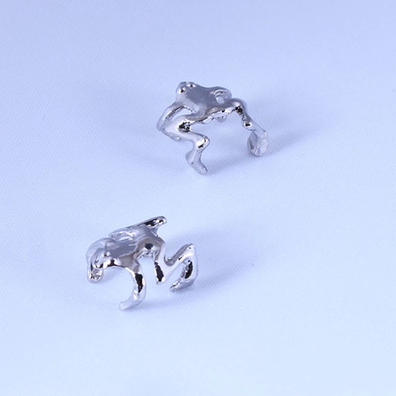 Khuyên tai hình con ếch thời trang cá tính