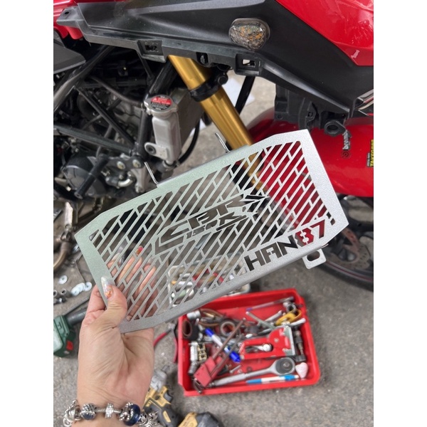 Lưới Che Két Nước CBR150R 2021 2022 2023- loại inox - sơn tĩnh điện