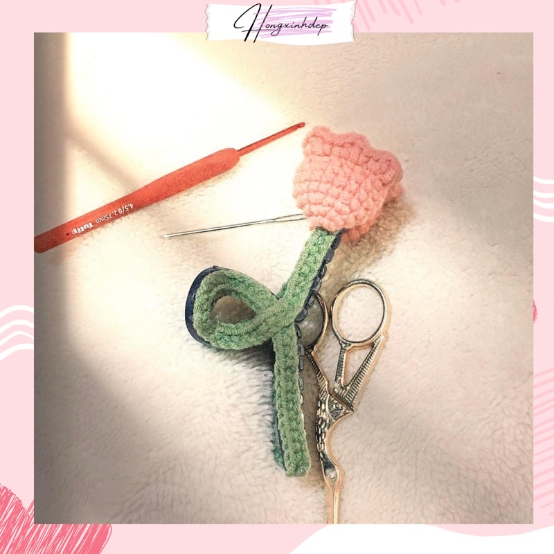 Kẹp tóc nữ hoa tulip bằng len handmade