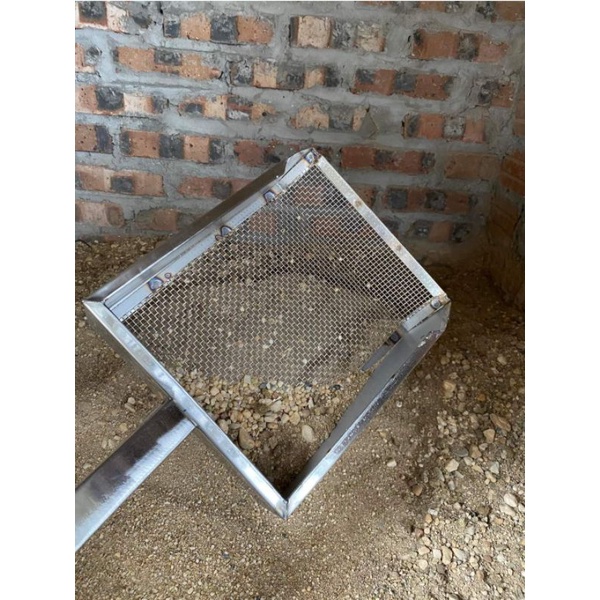 Sàng phân gà tiện dụng cho ae