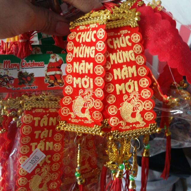 Khánh treo cây đào
