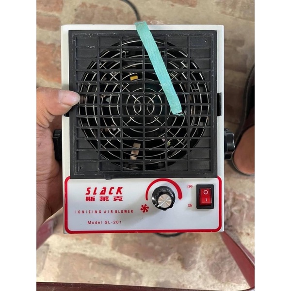 quạt hút mùi thông gió.