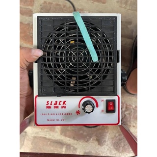 Quạt hút mùi thông gió.
