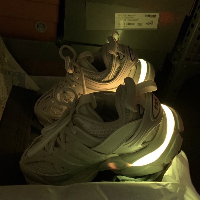 GIÀY BA.LEN TRACK LED LAI AU ĐỈNH CAO