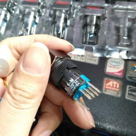 Công tắc có đèn phi 16, 5  chân 220v và 24v