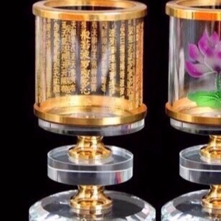 Chân nến khắc chú