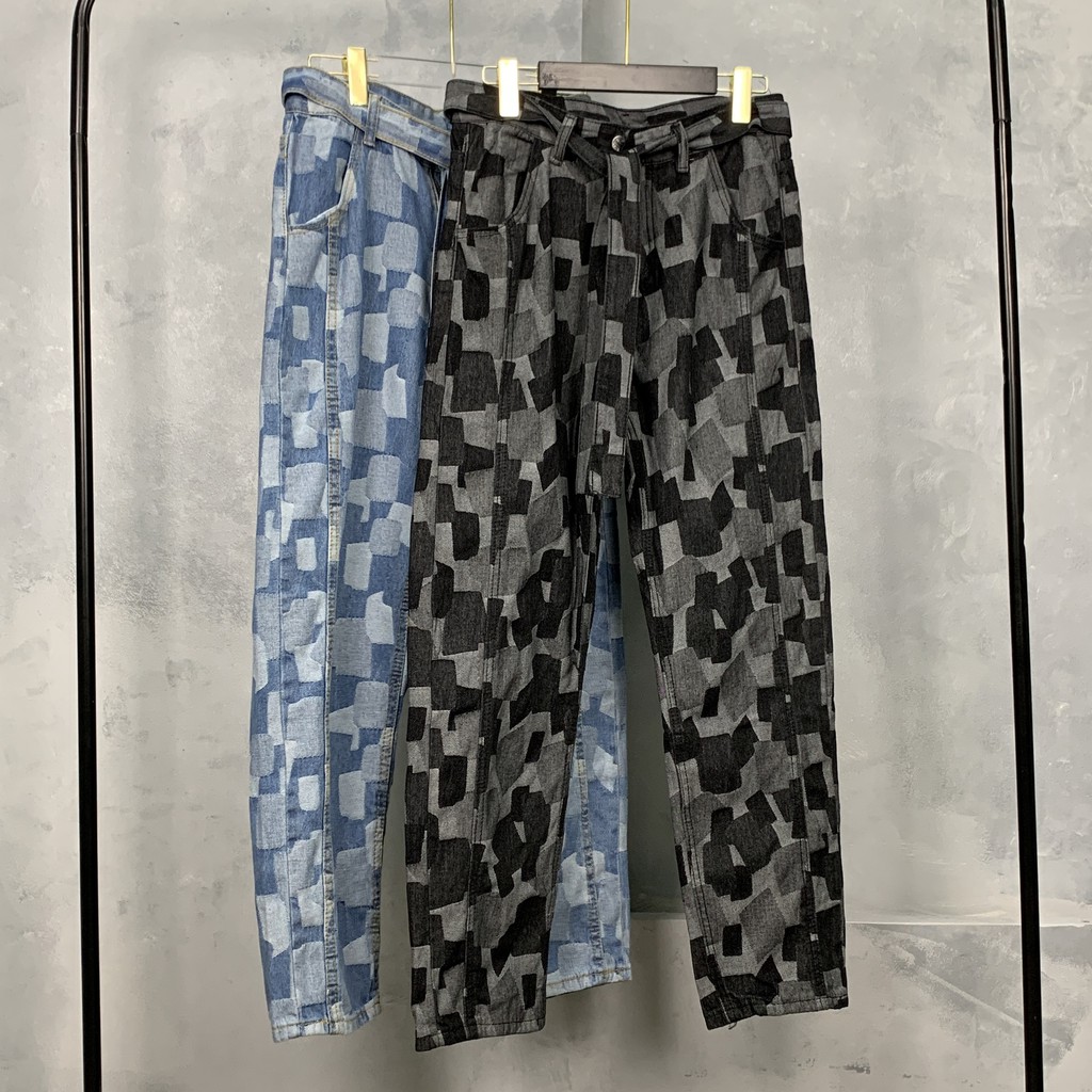 Quần Jean ống suông rộng họa tiết đường phố unisex streetwear vân chìm bandana xuông phối với sneaker | BigBuy360 - bigbuy360.vn