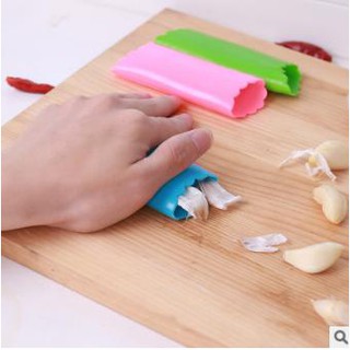 Dụng Cụ Bóc Vỏ Tỏi Bằng Silicone