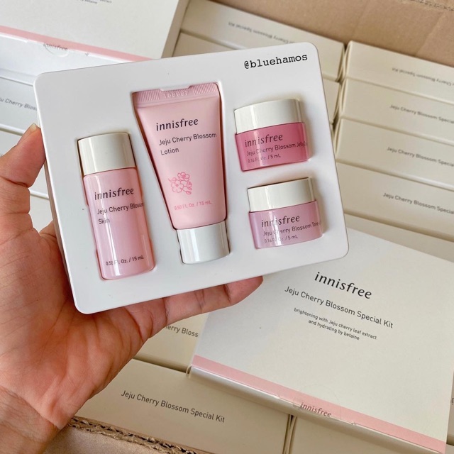 Bộ dưỡng trắng hoa anh đào Innisfree Jeju cherry blossom Special kit