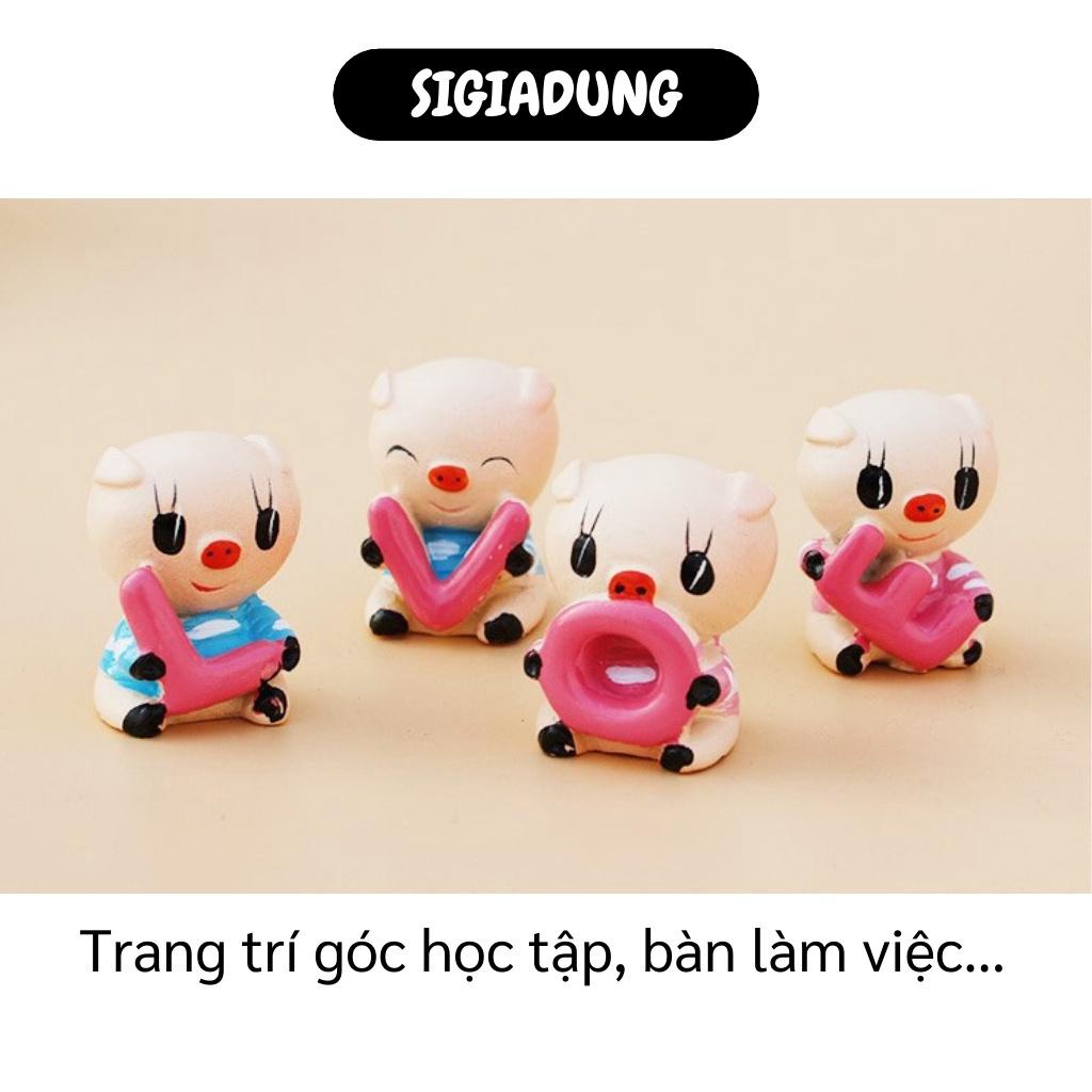 GIÁ SỈ Bộ 4 Tượng Heo cầm hình chữ LOVE siêu đáng yêu, dùng để trang trí xe ô tô, góc học tập, bàn làm việc 3728