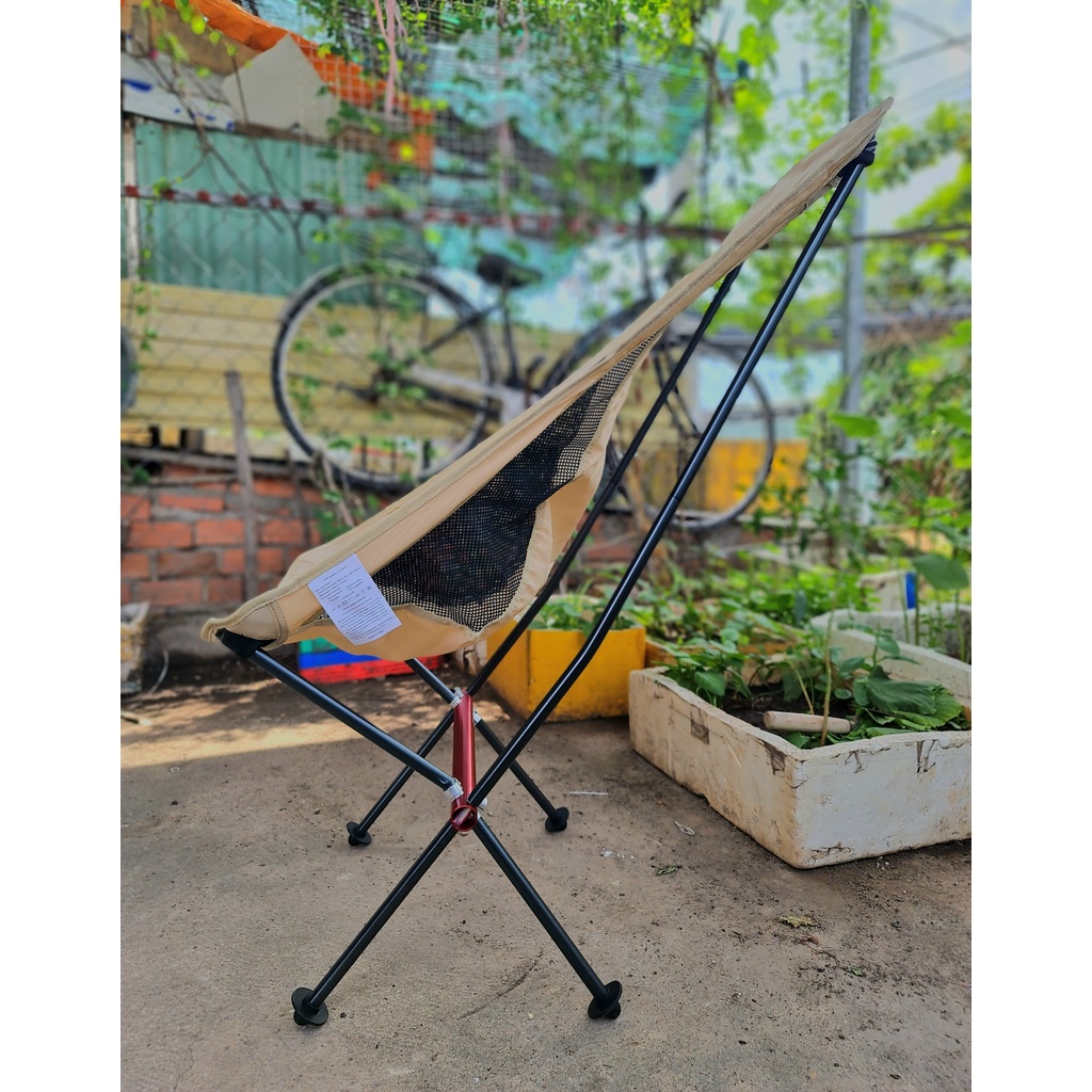 Ghế xếp gọn màu kem có tựa đầu khung nhôm dùng cắm trại,dã ngoại,...